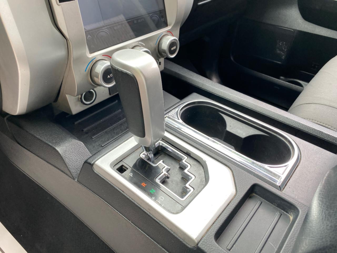 Toyota Tundra 2WD Truck CrewMax 5.7L V8 6-Spd AT SR5 (Natl) 2014