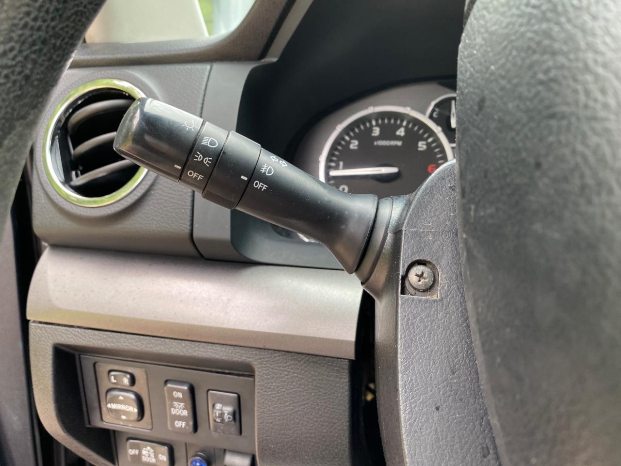Toyota Tundra 2WD Truck CrewMax 5.7L V8 6-Spd AT SR5 (Natl) 2014