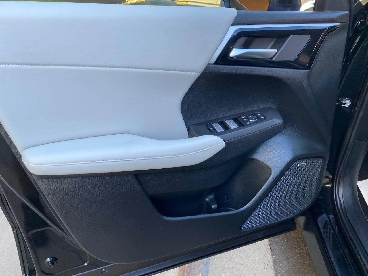 Mitsubishi Outlander SE FWD 2025