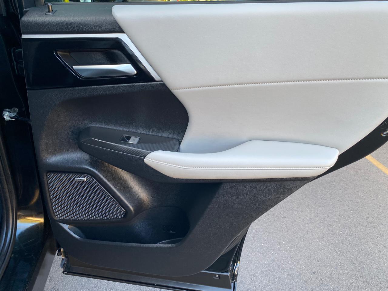 Mitsubishi Outlander SE FWD 2025