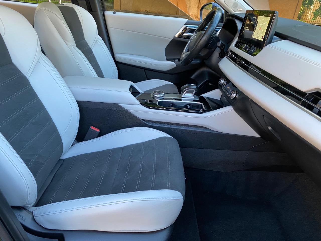 Mitsubishi Outlander SE FWD 2025
