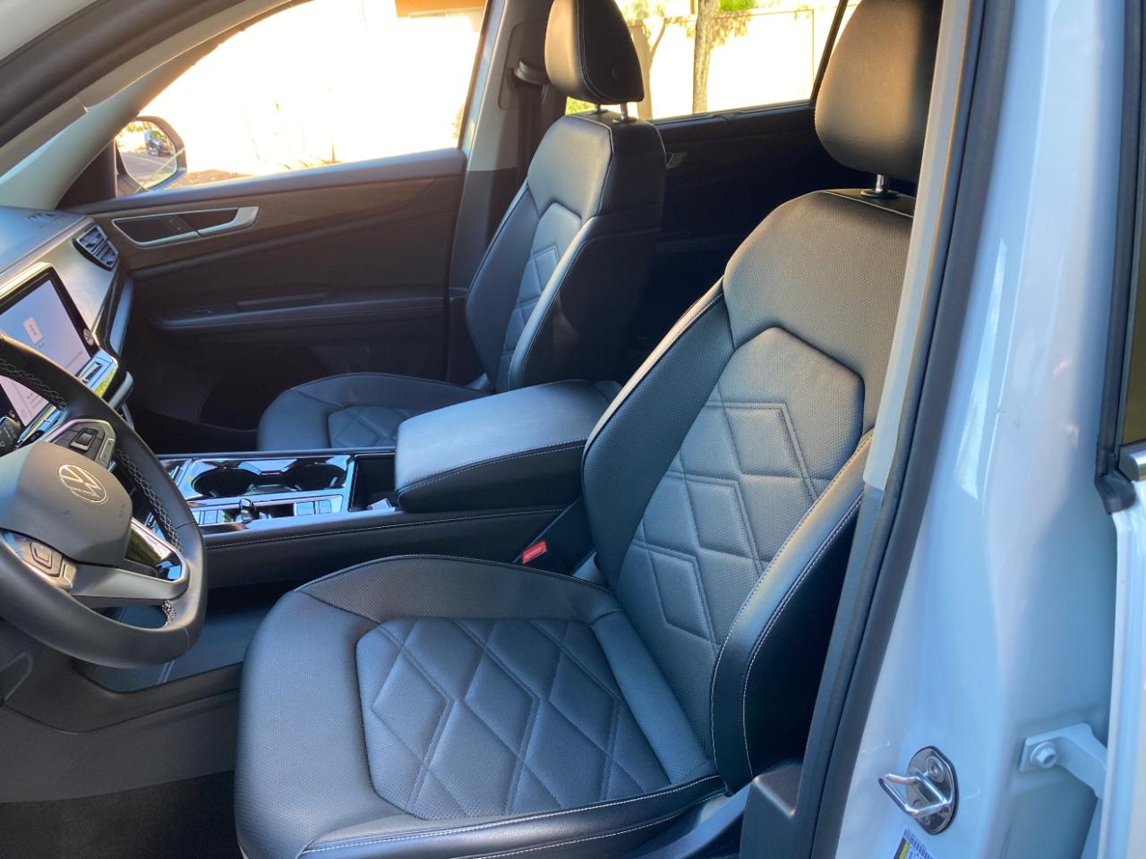 Volkswagen Atlas 2.0T SE w/Technology FWD 2025