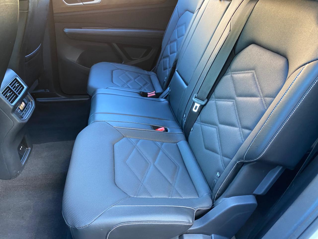Volkswagen Atlas 2.0T SE w/Technology FWD 2025