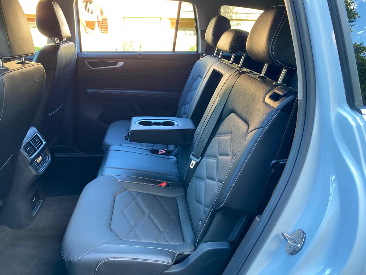 Volkswagen Atlas 2.0T SE w/Technology FWD 2025