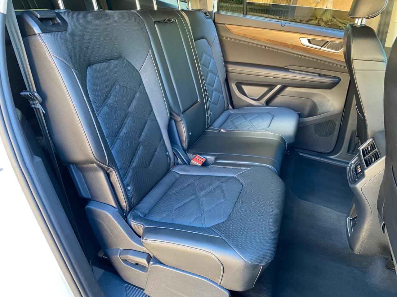 Volkswagen Atlas 2.0T SE w/Technology FWD 2025