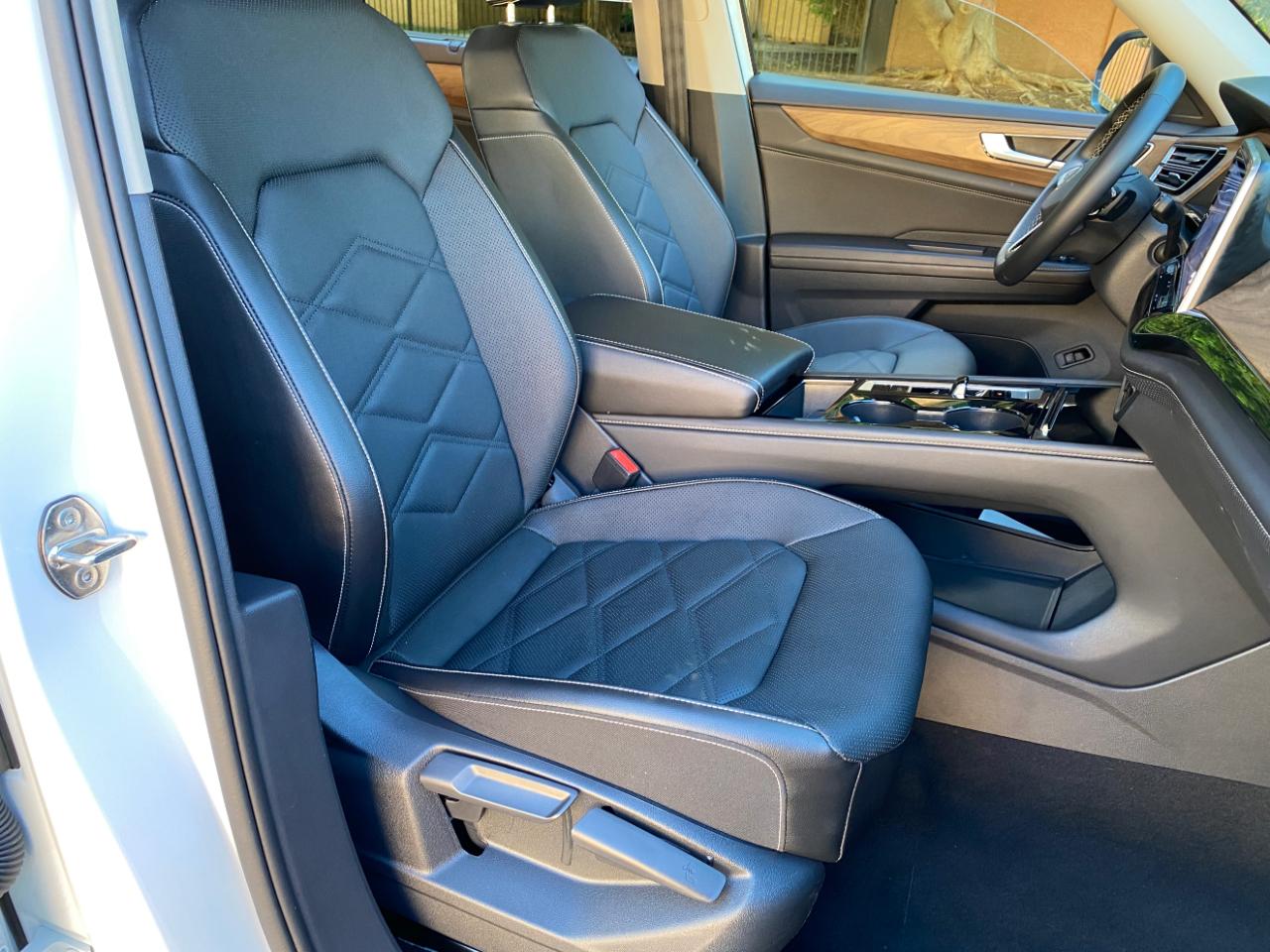 Volkswagen Atlas 2.0T SE w/Technology FWD 2025