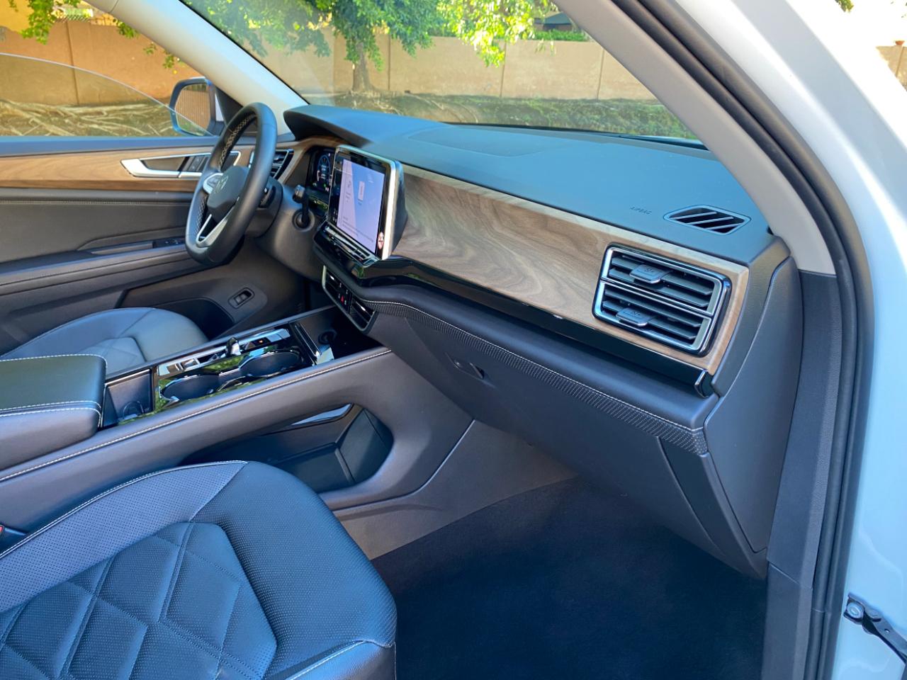 Volkswagen Atlas 2.0T SE w/Technology FWD 2025
