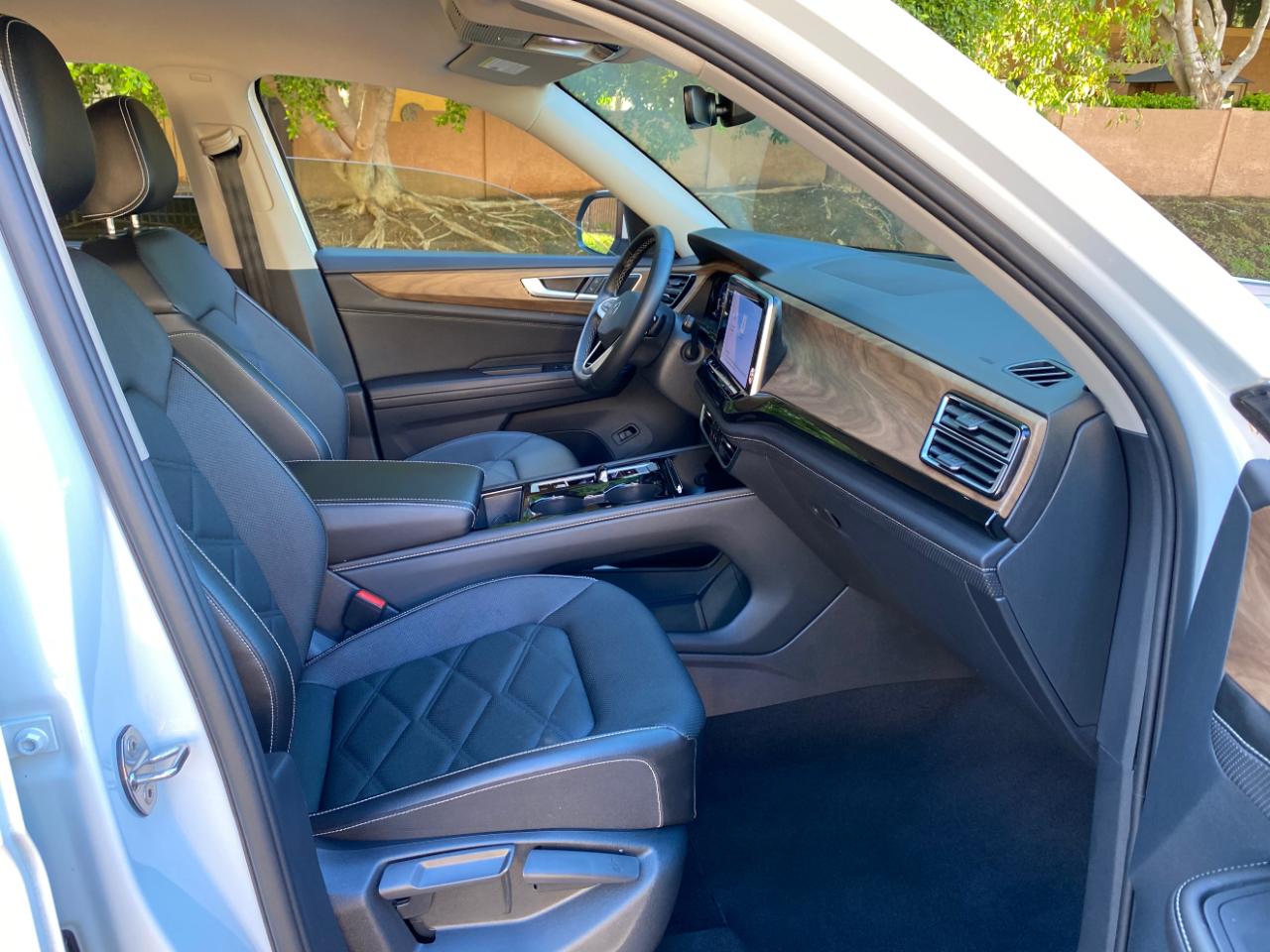 Volkswagen Atlas 2.0T SE w/Technology FWD 2025
