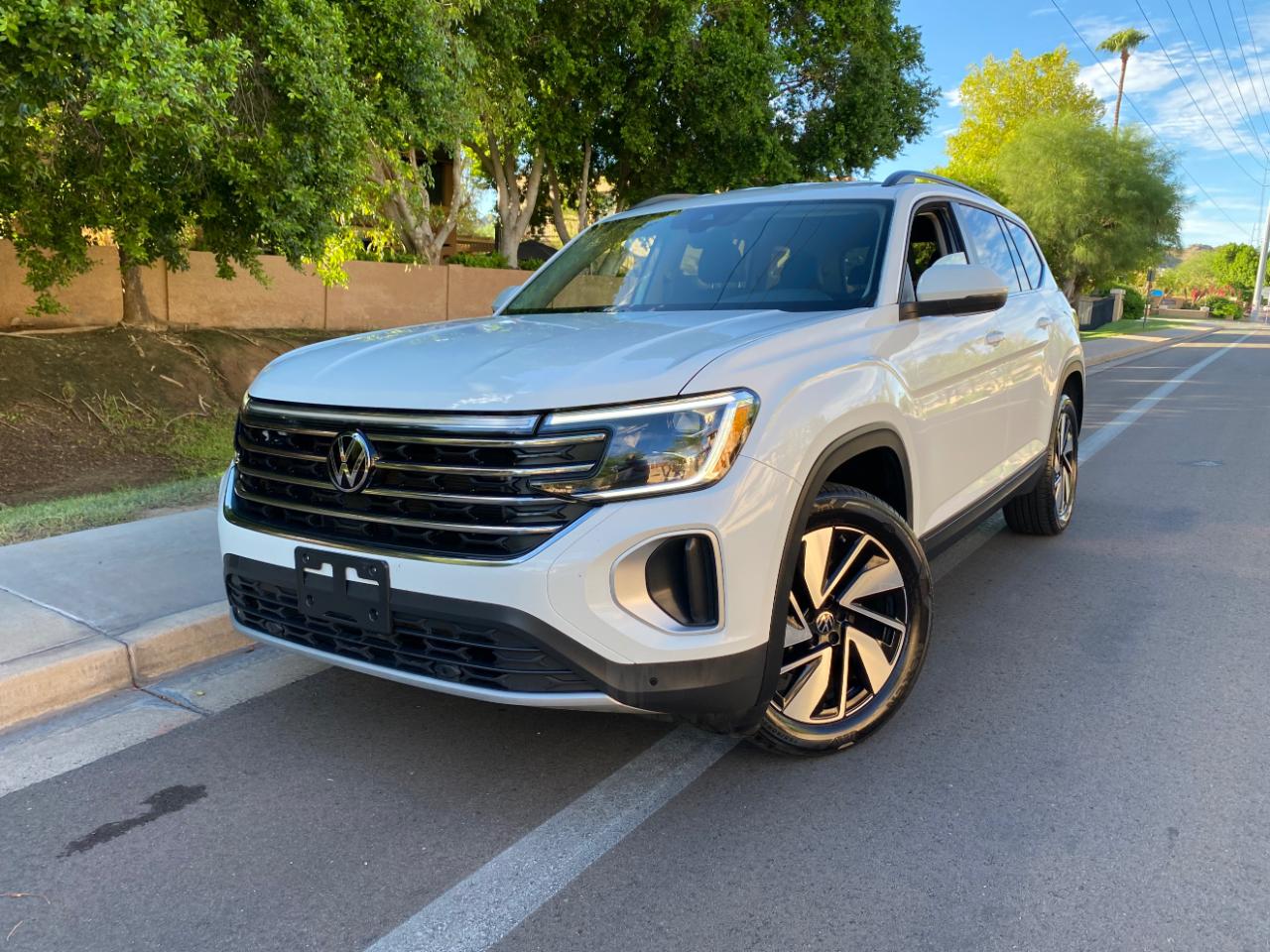 Volkswagen Atlas 2.0T SE w/Technology FWD 2025