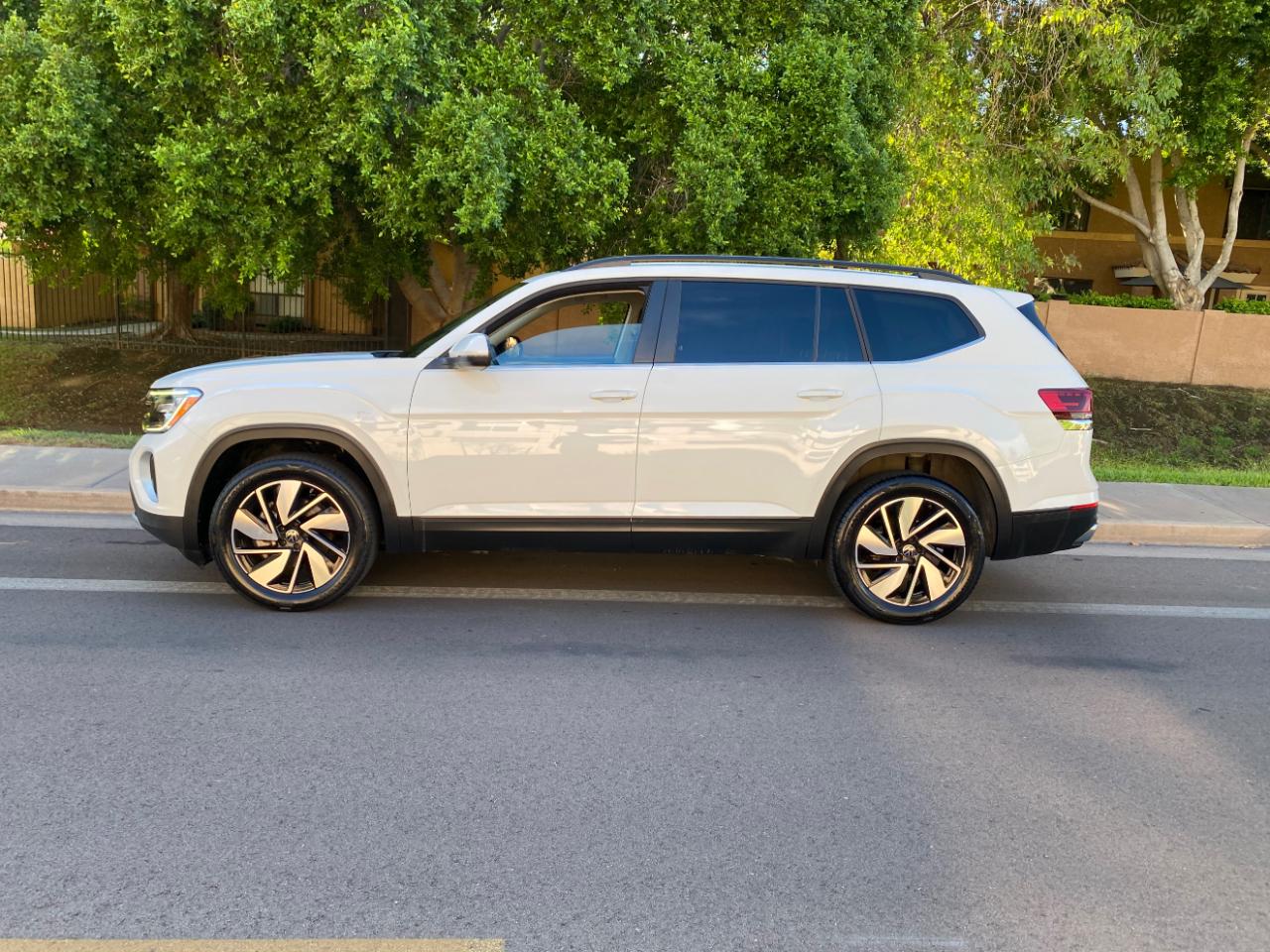 Volkswagen Atlas 2.0T SE w/Technology FWD 2025