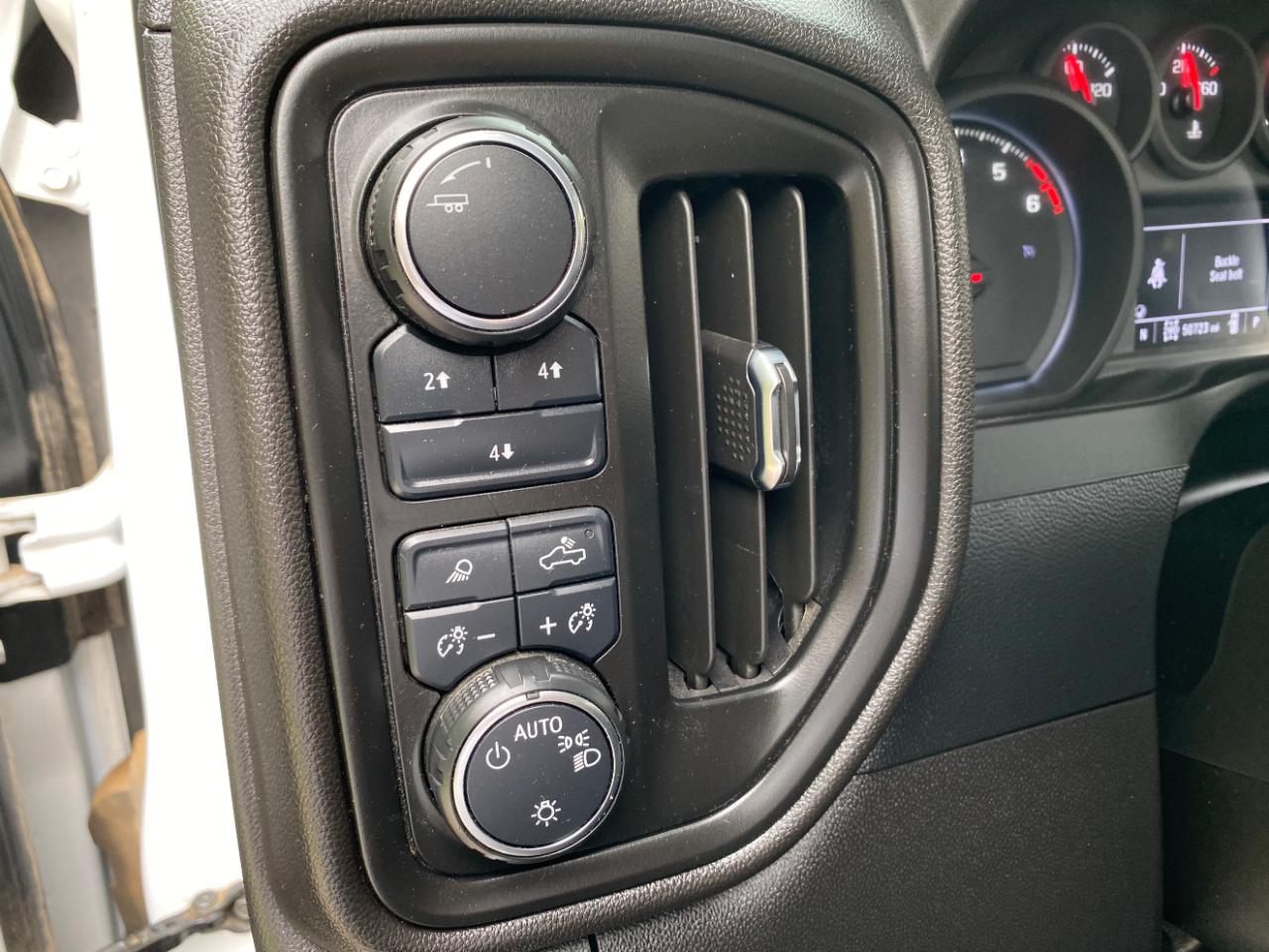 Chevrolet Silverado 2500HD 4WD Crew Cab 159" Custom 2024