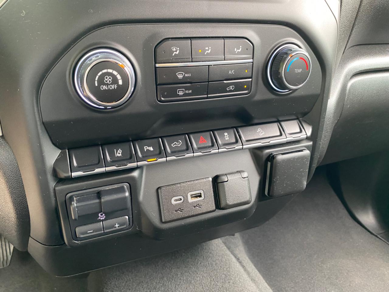 Chevrolet Silverado 2500HD 4WD Crew Cab 159" Custom 2024