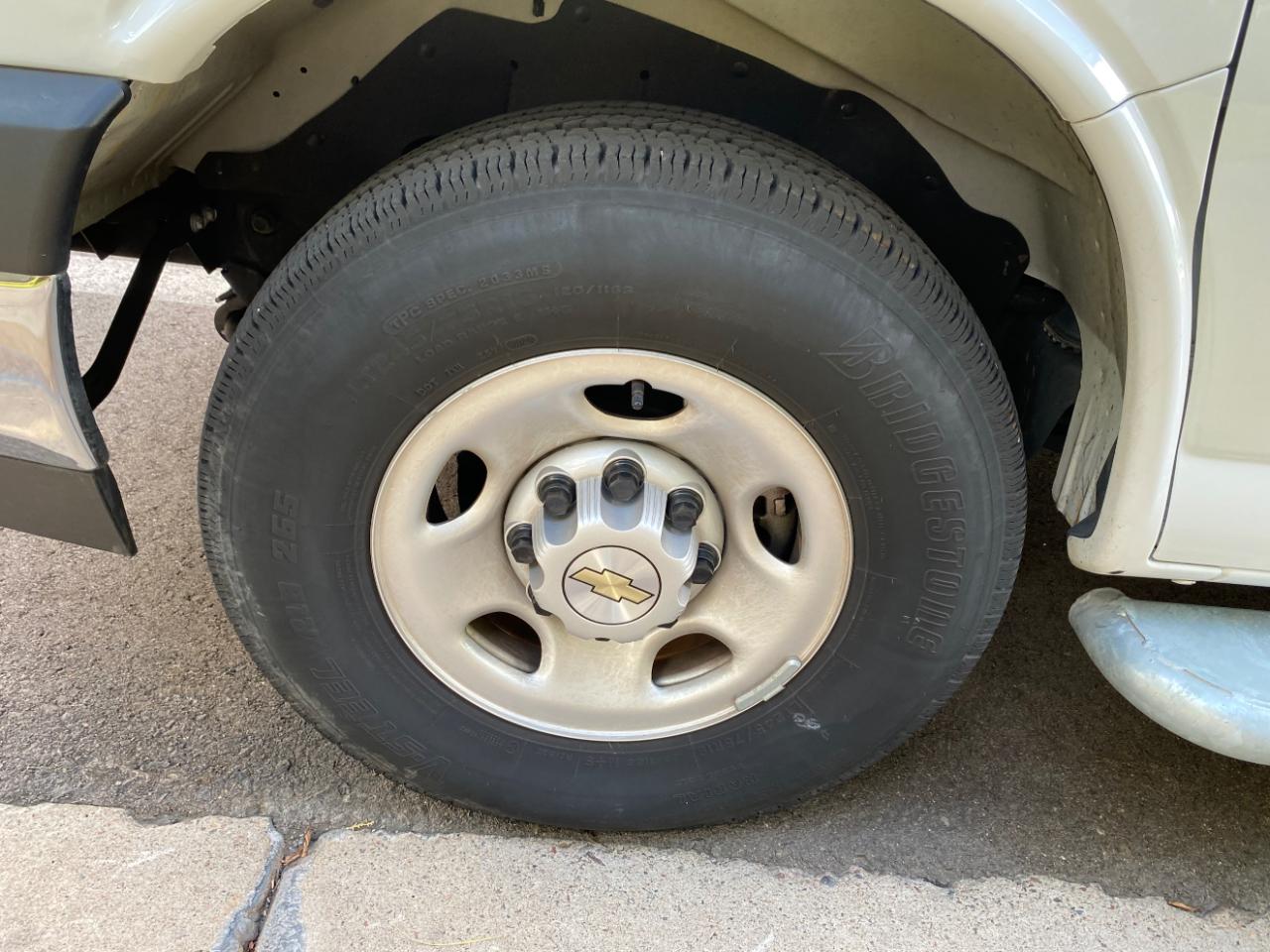 Chevrolet Express Cargo Van RWD 2500 135" 2024