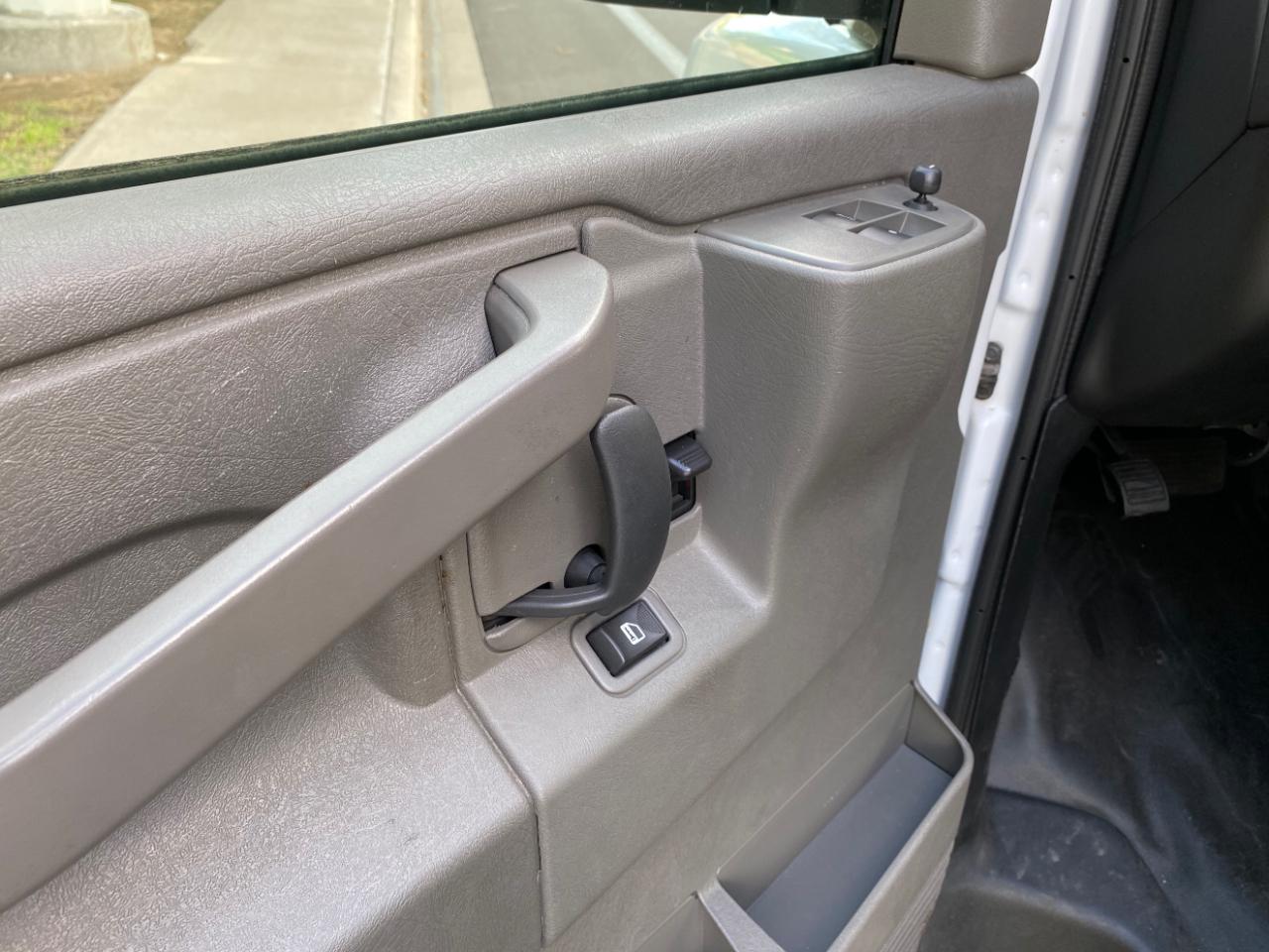 Chevrolet Express Cargo Van RWD 2500 135" 2024