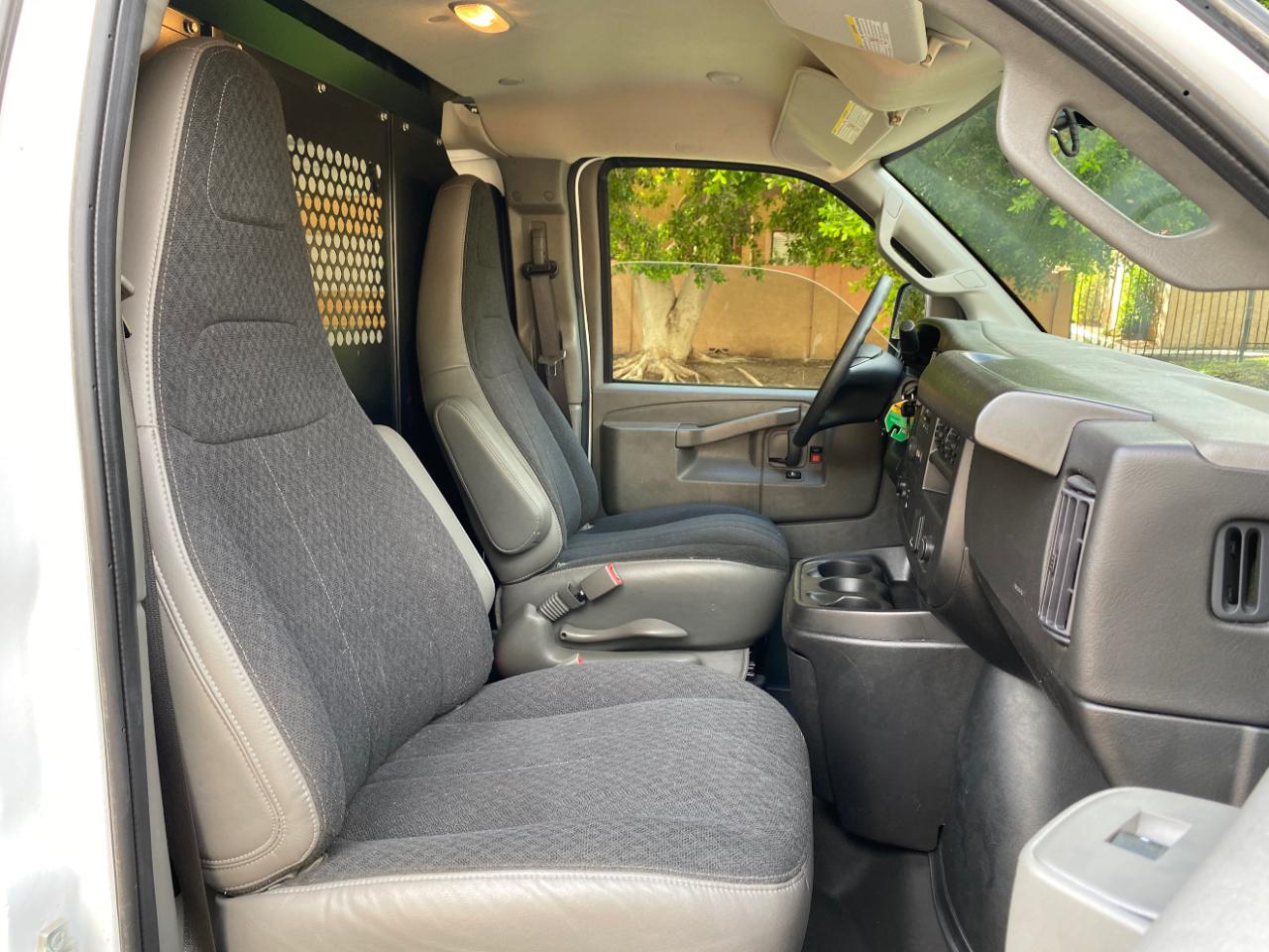 Chevrolet Express Cargo Van RWD 2500 135" 2024