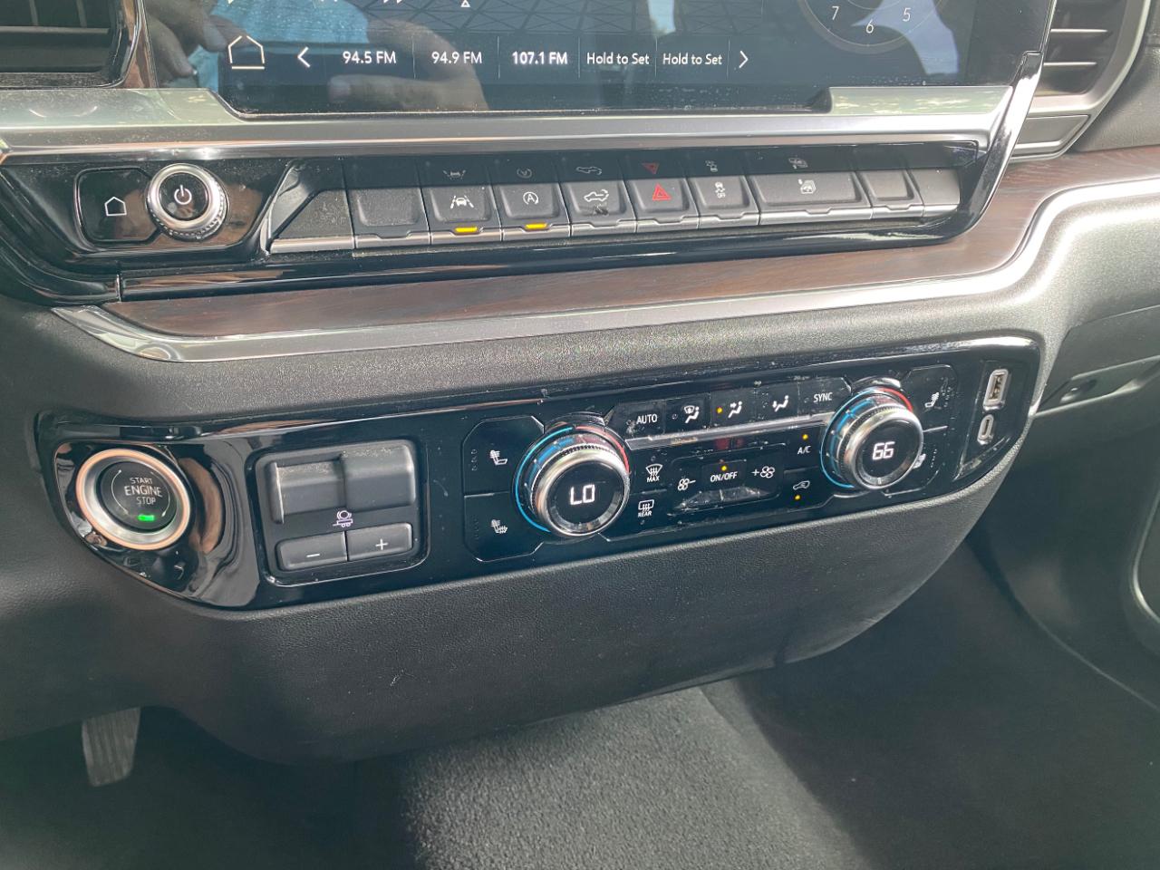 GMC Sierra 1500 4WD Crew Cab 147" SLT 2025