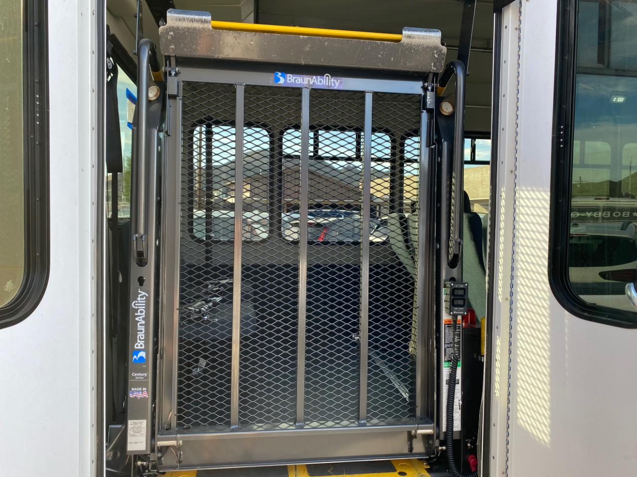 Ford E-Series Cutaway E-350 SRW 138" WB 2018
