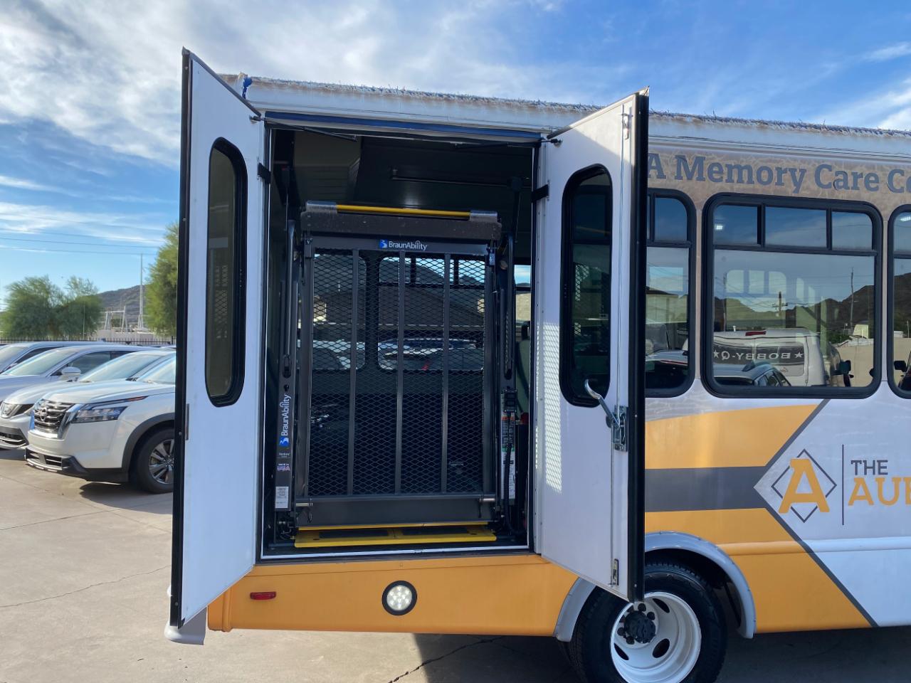 Ford E-Series Cutaway E-350 SRW 138" WB 2018