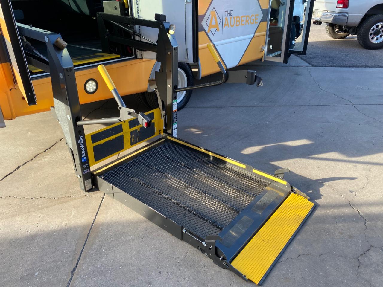 Ford E-Series Cutaway E-350 SRW 138" WB 2018