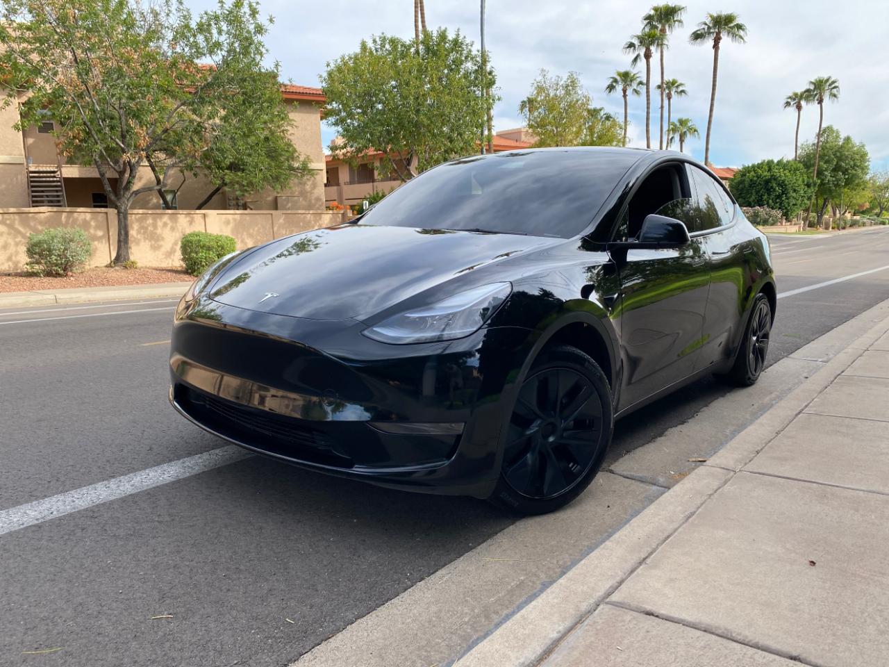 Tesla Model Y Long Range RWD *Ltd Avail* 2025