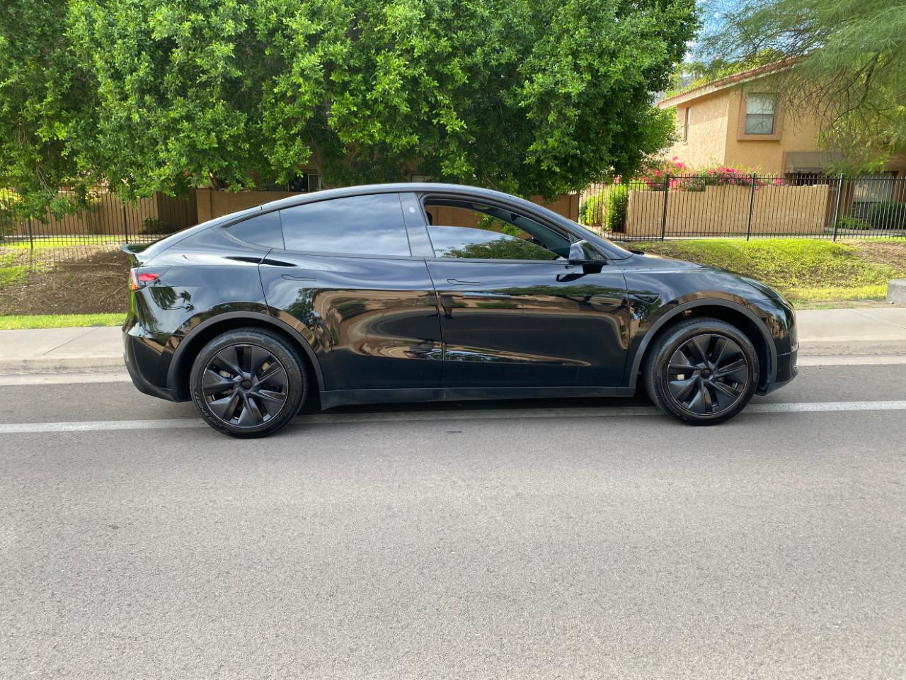 Tesla Model Y Long Range RWD *Ltd Avail* 2025