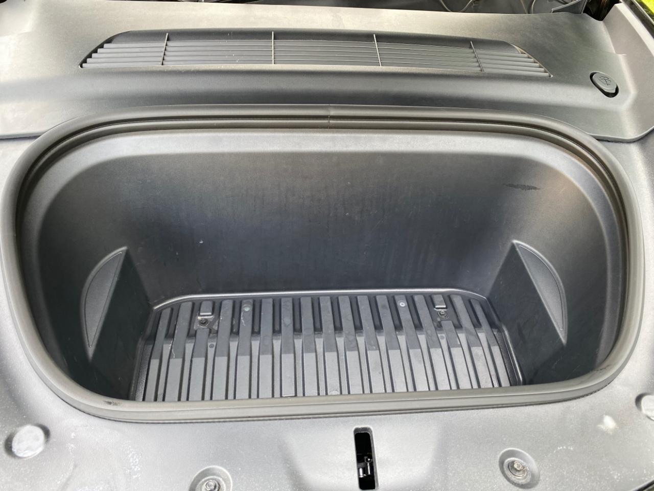 Tesla Model Y Long Range RWD *Ltd Avail* 2025