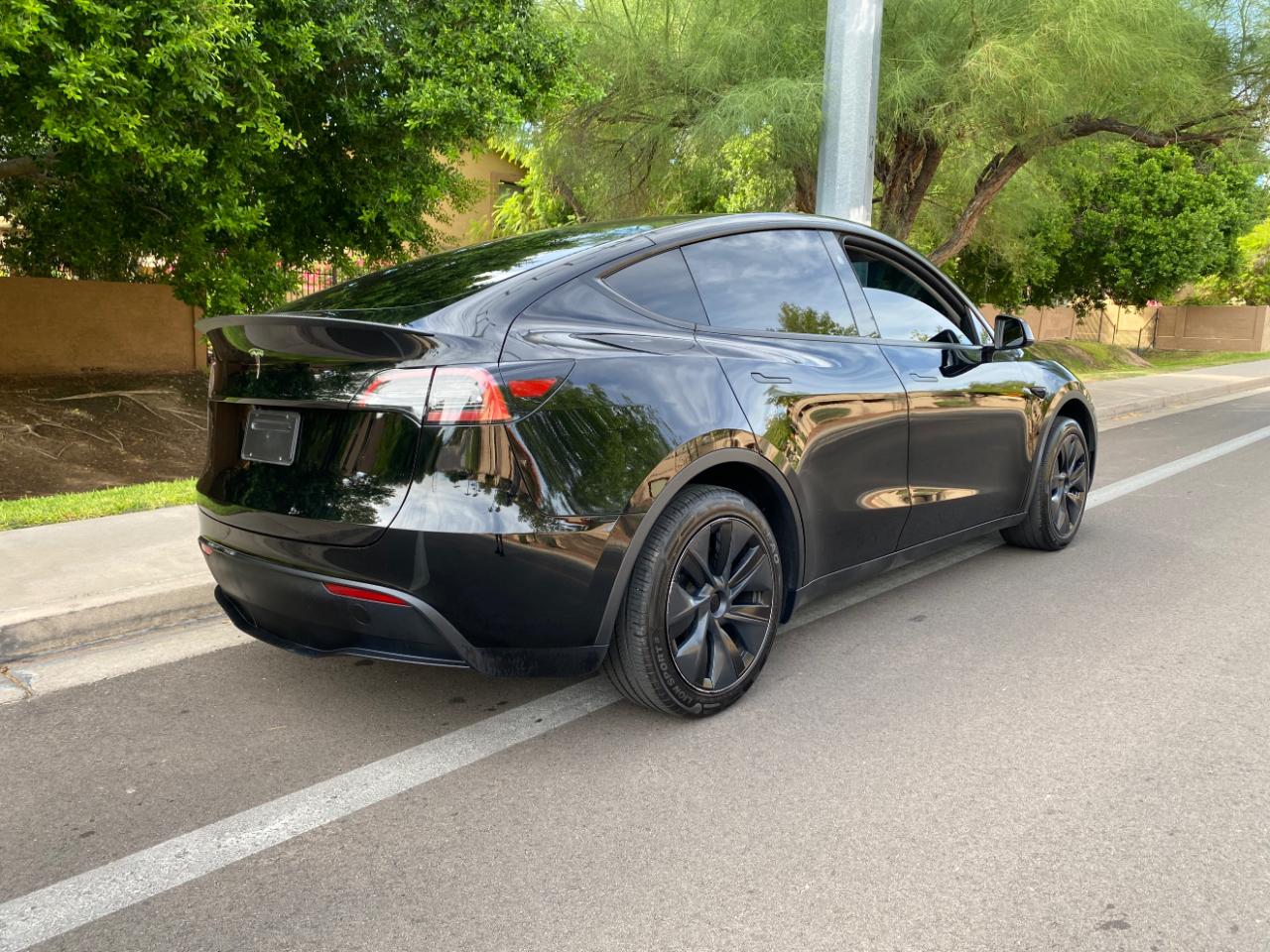 Tesla Model Y Long Range RWD *Ltd Avail* 2025