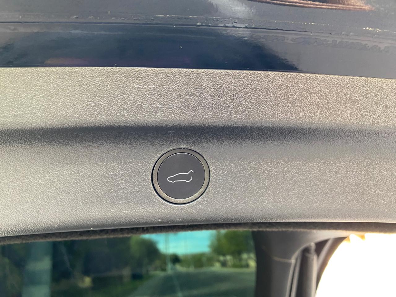 Tesla Model Y Long Range RWD *Ltd Avail* 2025