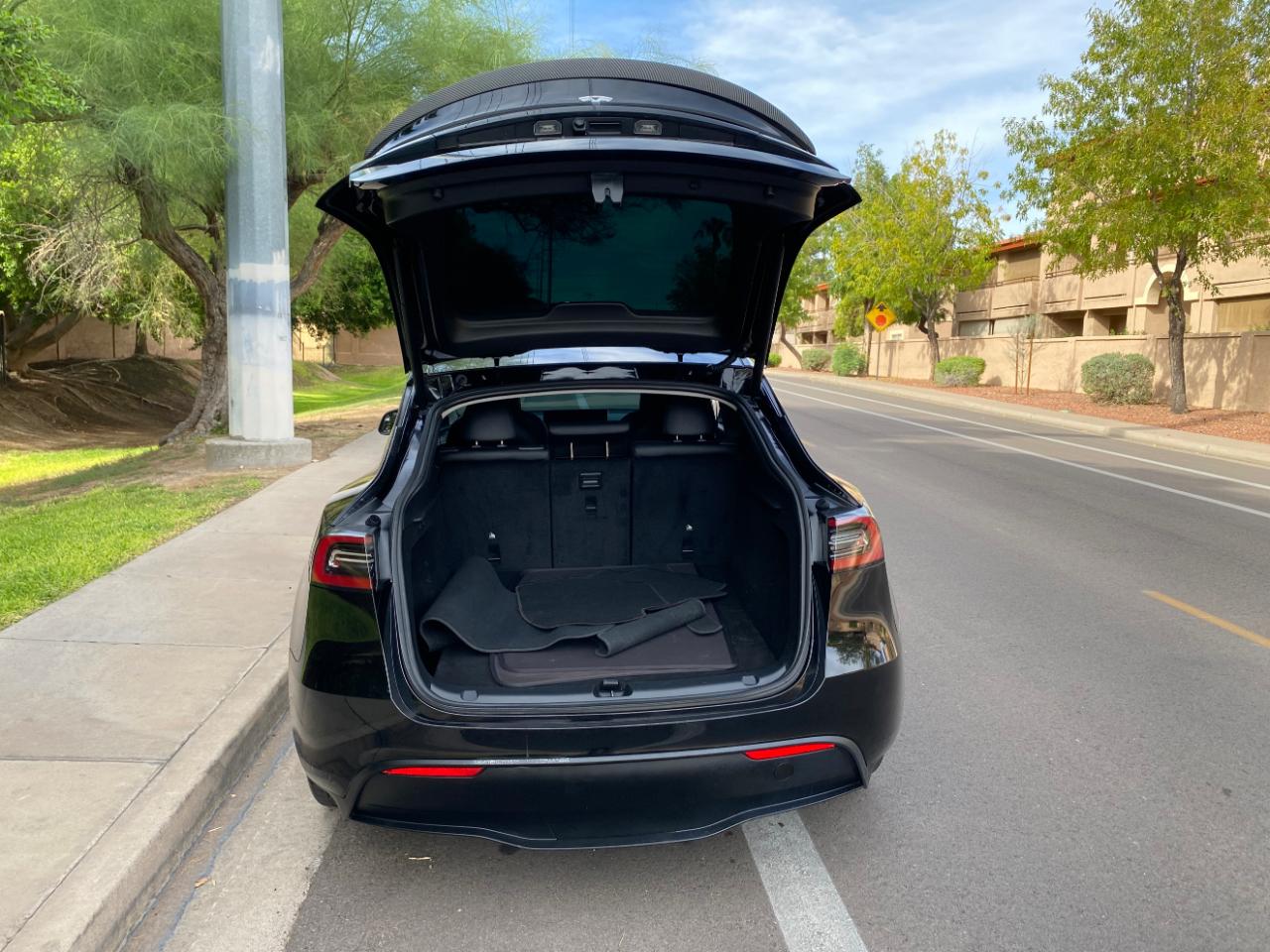 Tesla Model Y Long Range RWD *Ltd Avail* 2025