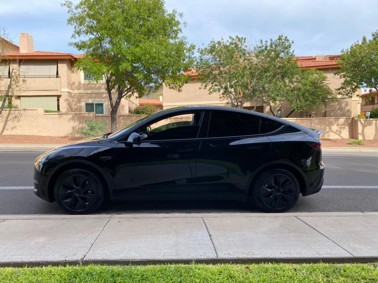 Tesla Model Y Long Range RWD *Ltd Avail* 2025