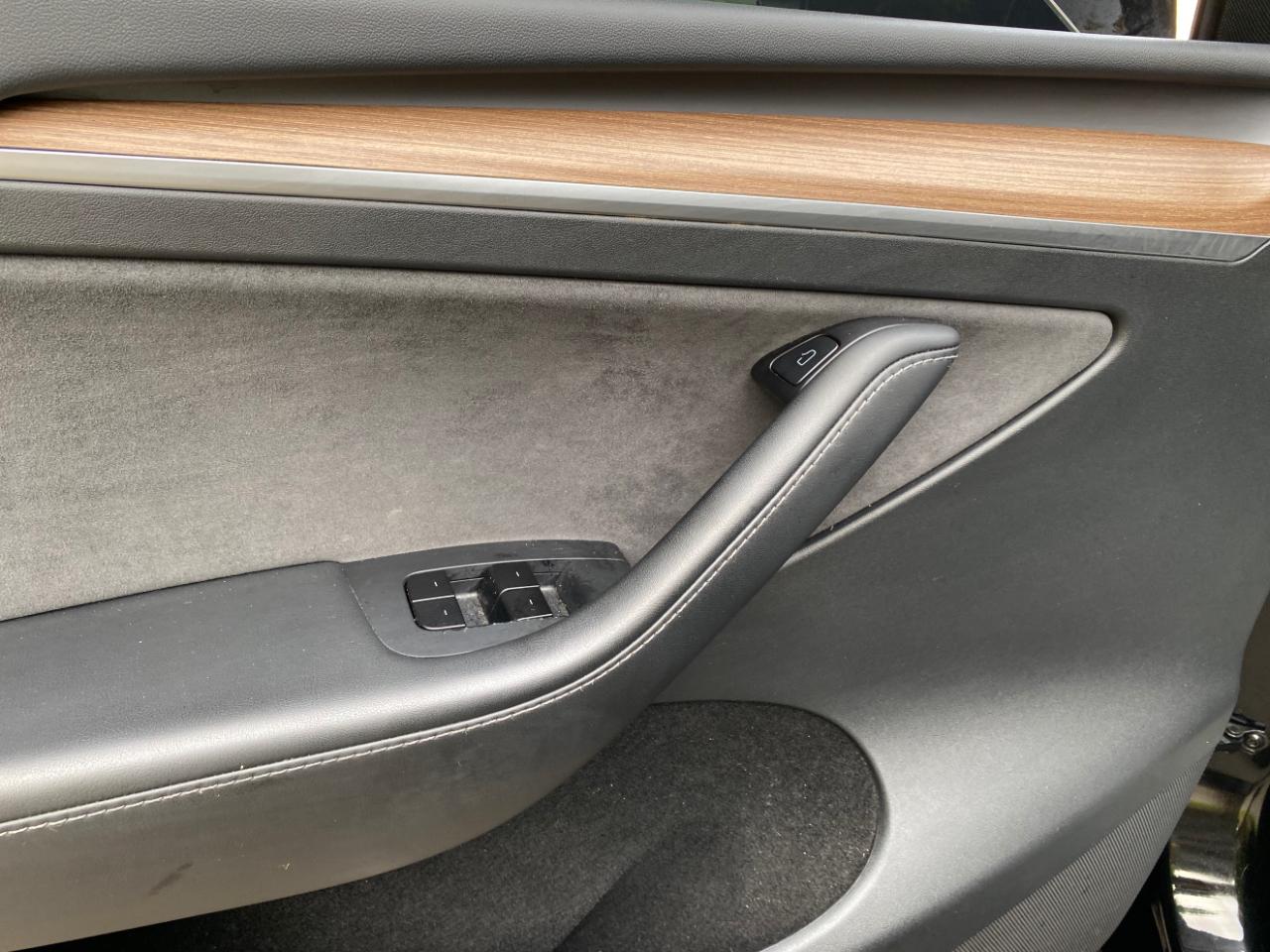 Tesla Model Y Long Range RWD *Ltd Avail* 2025