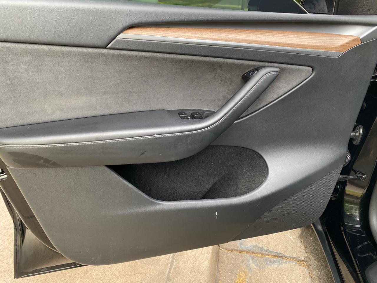 Tesla Model Y Long Range RWD *Ltd Avail* 2025