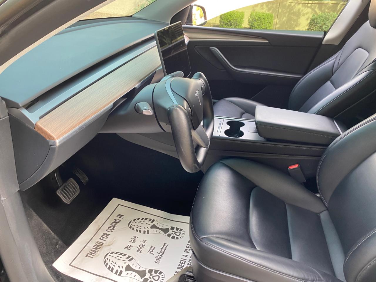 Tesla Model Y Long Range RWD *Ltd Avail* 2025
