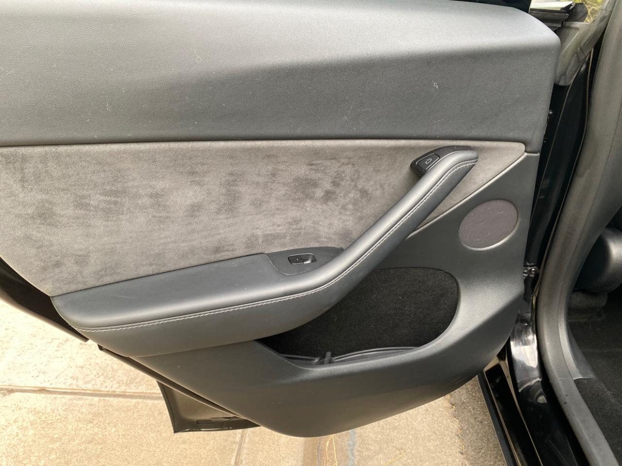 Tesla Model Y Long Range RWD *Ltd Avail* 2025