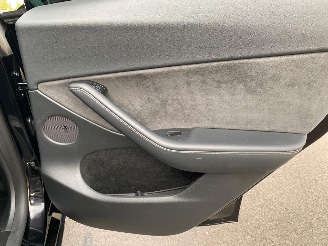 Tesla Model Y Long Range RWD *Ltd Avail* 2025