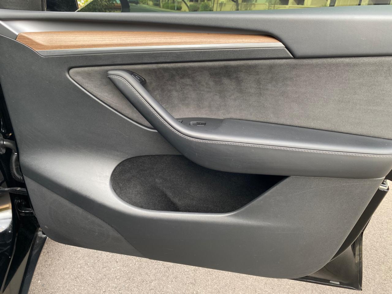 Tesla Model Y Long Range RWD *Ltd Avail* 2025