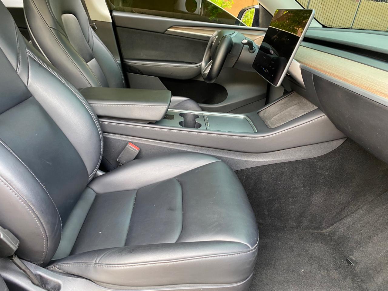 Tesla Model Y Long Range RWD *Ltd Avail* 2025