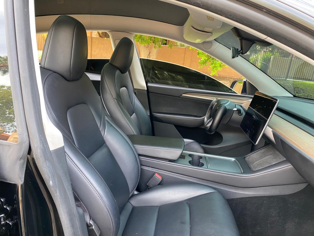Tesla Model Y Long Range RWD *Ltd Avail* 2025