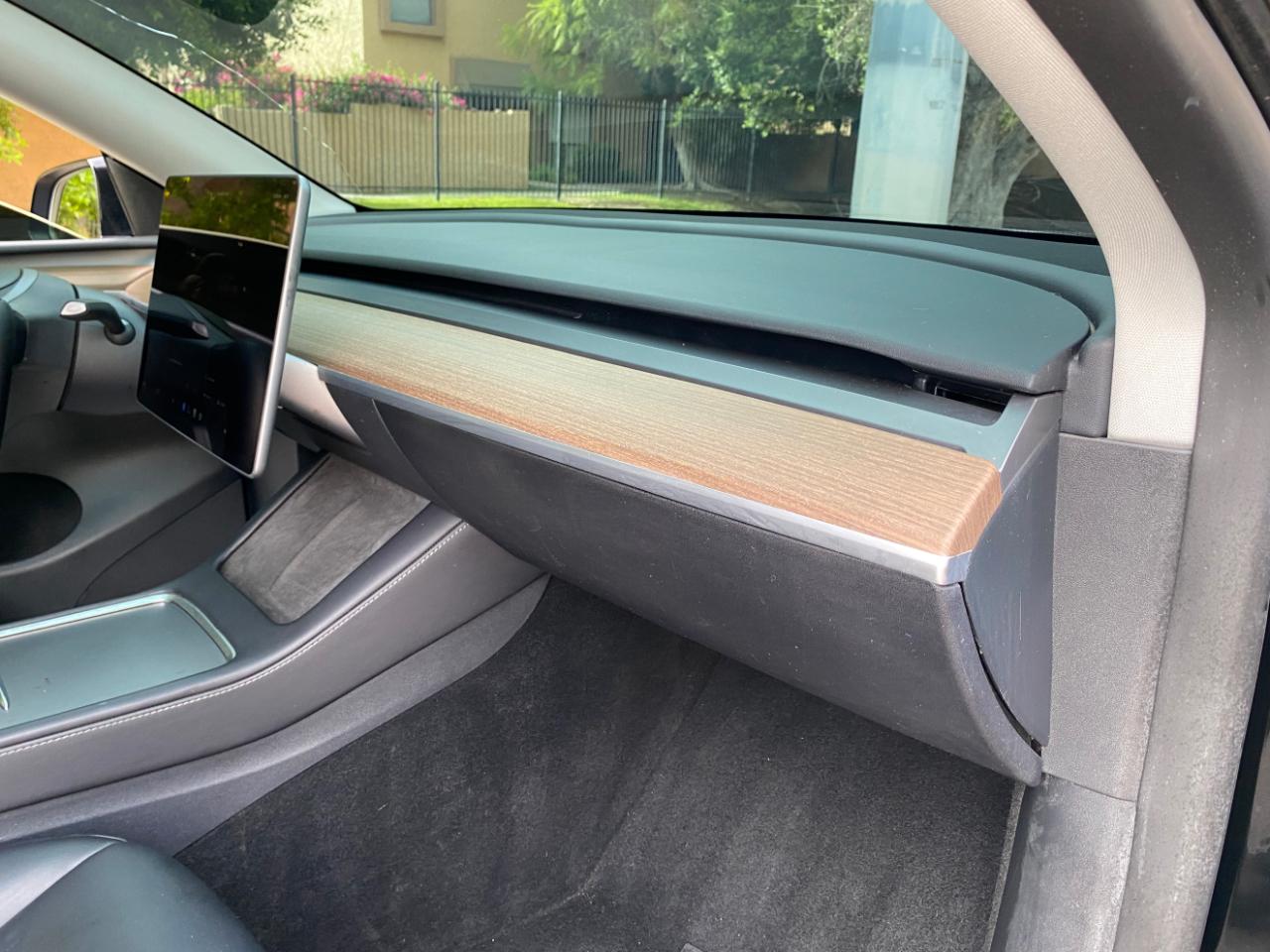 Tesla Model Y Long Range RWD *Ltd Avail* 2025