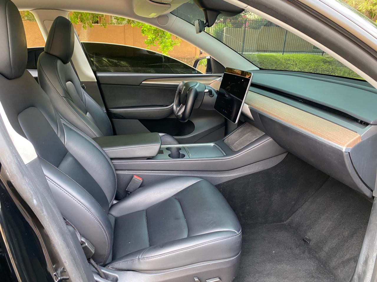 Tesla Model Y Long Range RWD *Ltd Avail* 2025