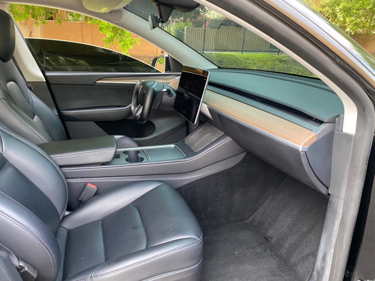 Tesla Model Y Long Range RWD *Ltd Avail* 2025