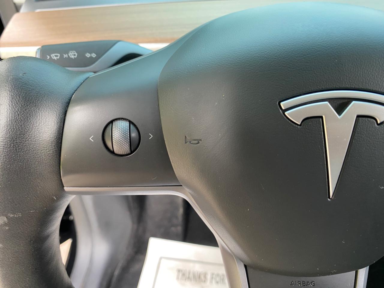Tesla Model Y Long Range RWD *Ltd Avail* 2025