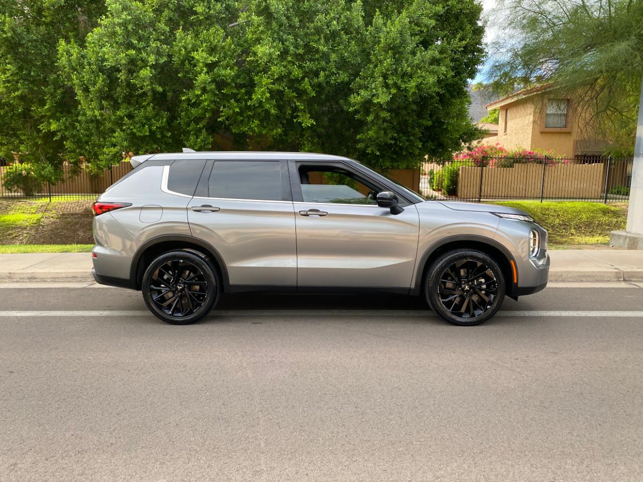Mitsubishi Outlander SE Launch Edition FWD 2022