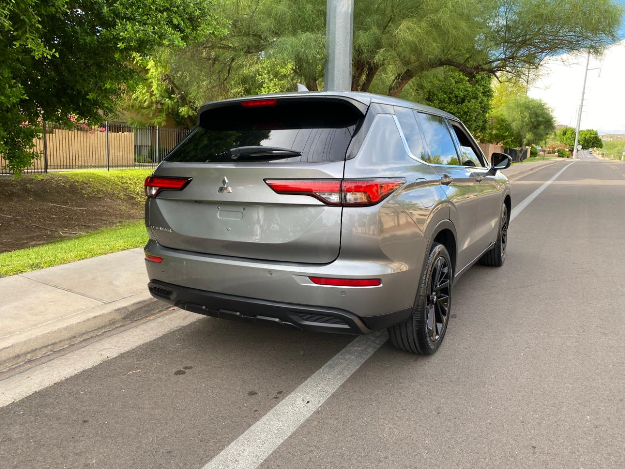 Mitsubishi Outlander SE Launch Edition FWD 2022