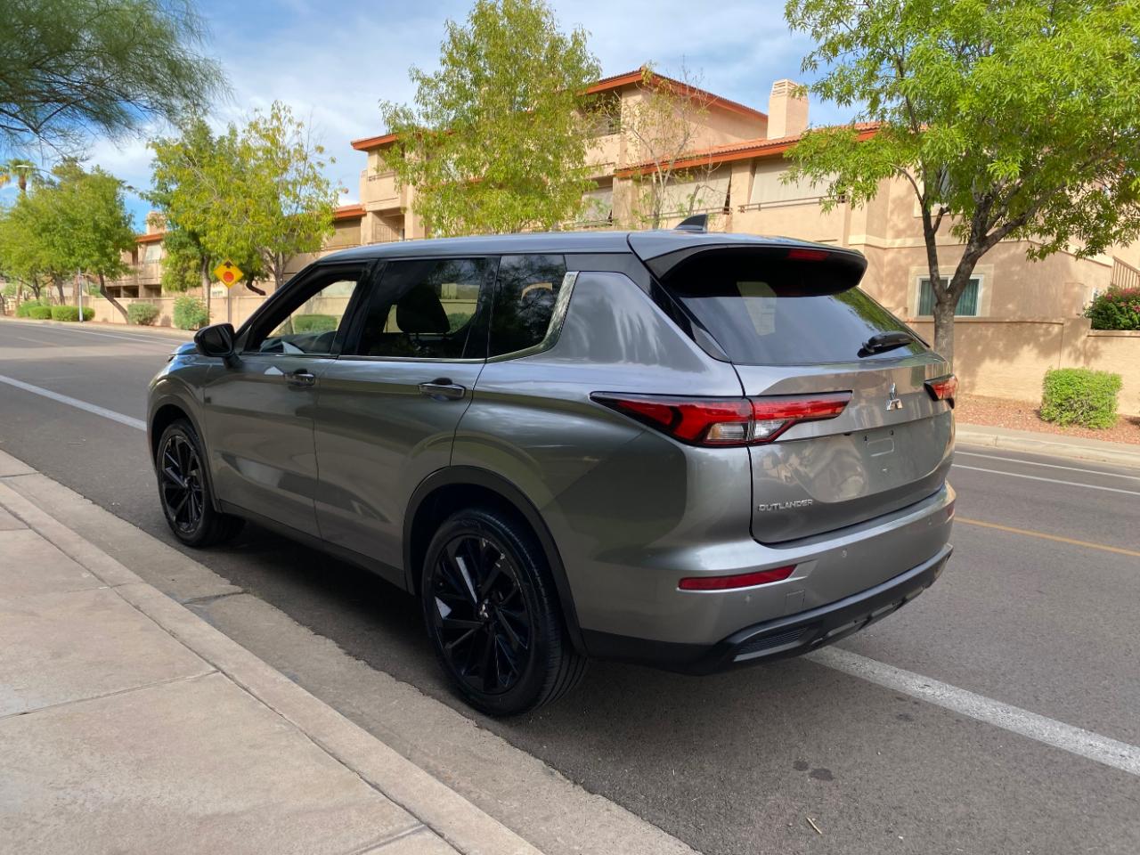 Mitsubishi Outlander SE Launch Edition FWD 2022