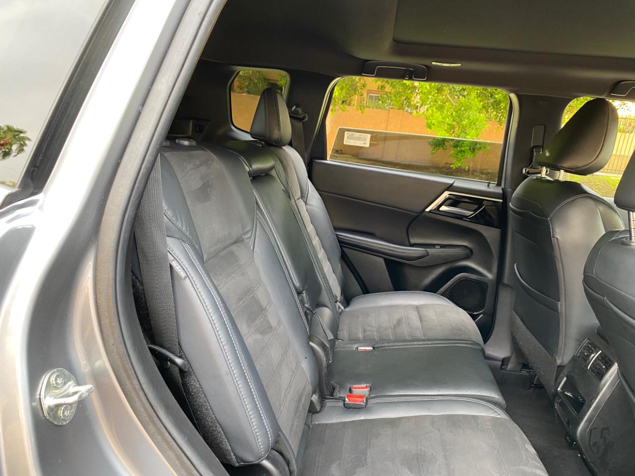 Mitsubishi Outlander SE Launch Edition FWD 2022