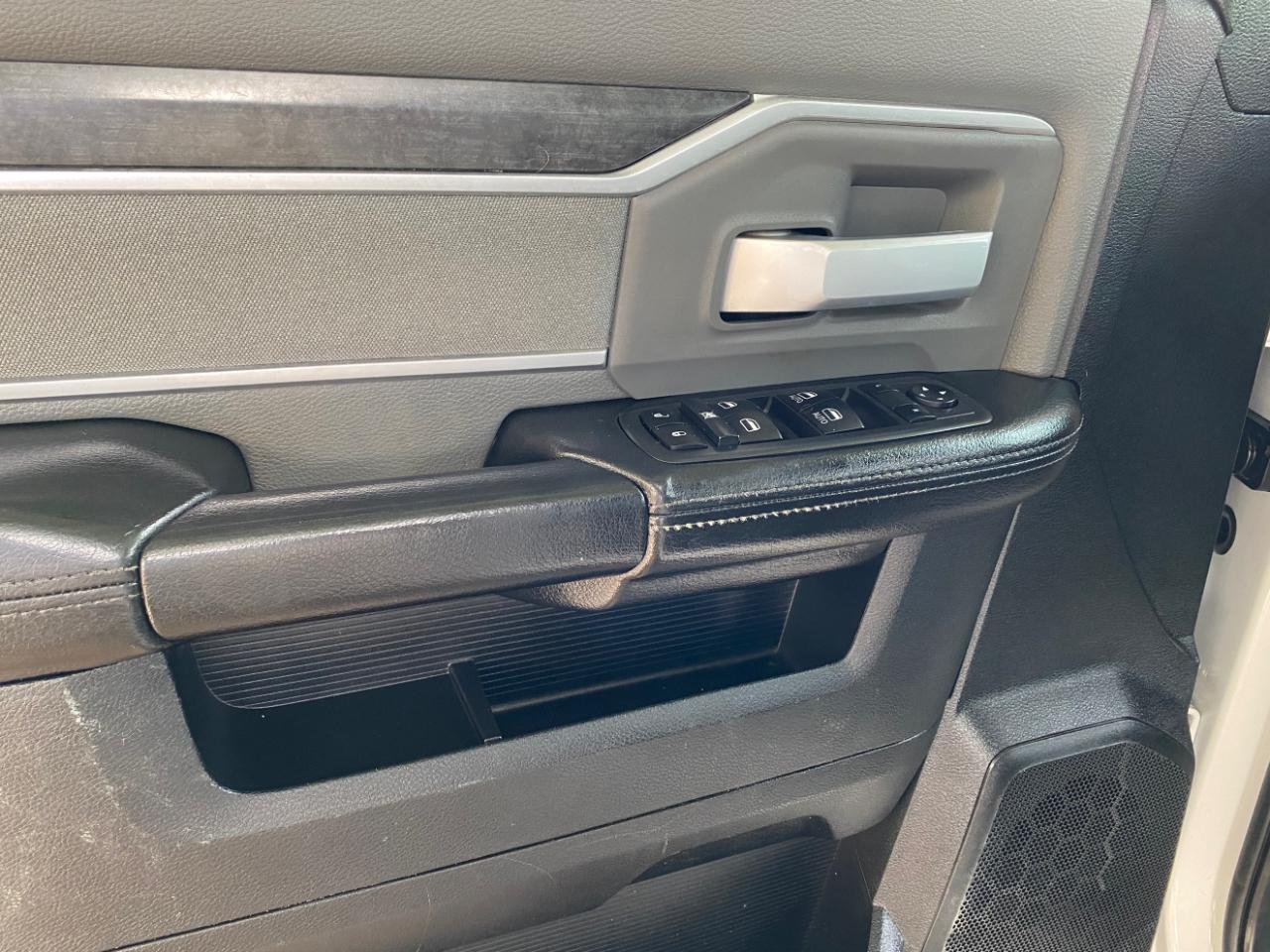 RAM 2500 Big Horn 4x4 Crew Cab 8' Box 2021