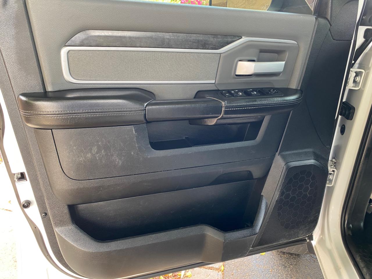RAM 2500 Big Horn 4x4 Crew Cab 8' Box 2021