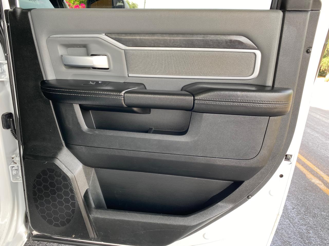 RAM 2500 Big Horn 4x4 Crew Cab 8' Box 2021