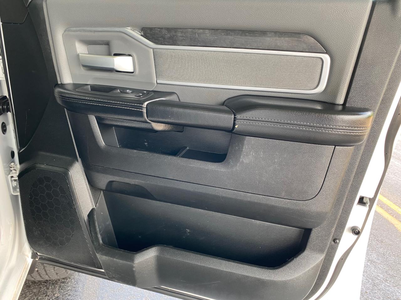 RAM 2500 Big Horn 4x4 Crew Cab 8' Box 2021